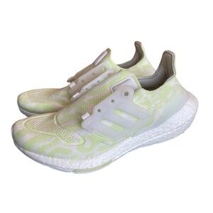 A Adidas Ultraboost 22 'Almost Lime'